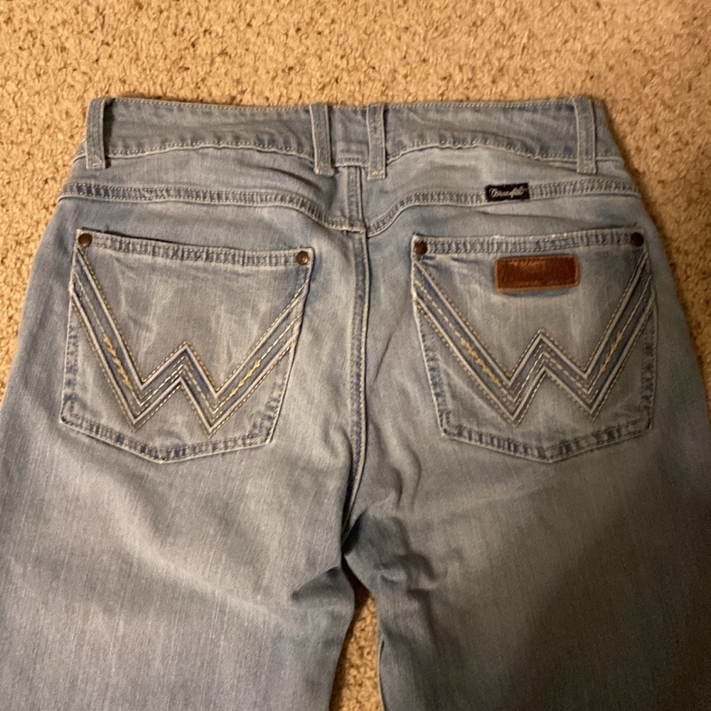 Wrangler Retro 29 x 34” bootcut mid rise- light wash jeans